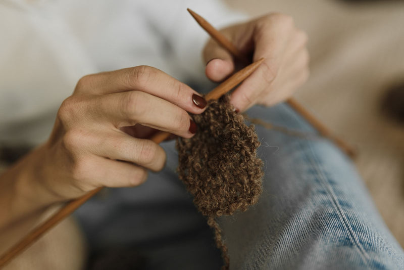 Combien vendre un pull tricoté main : le vrai calcul