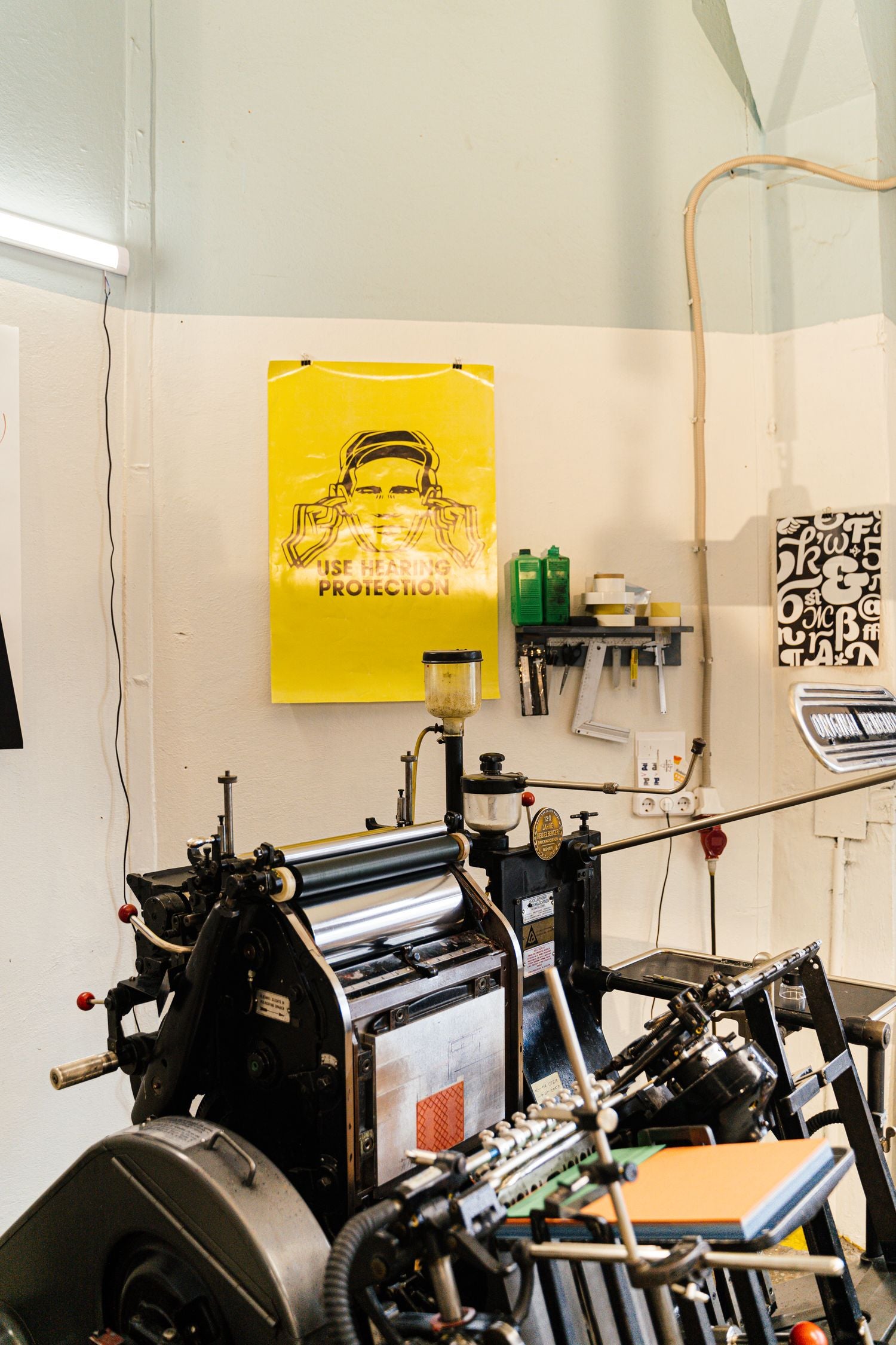 Presse typographique dans un atelier d'impression d'art